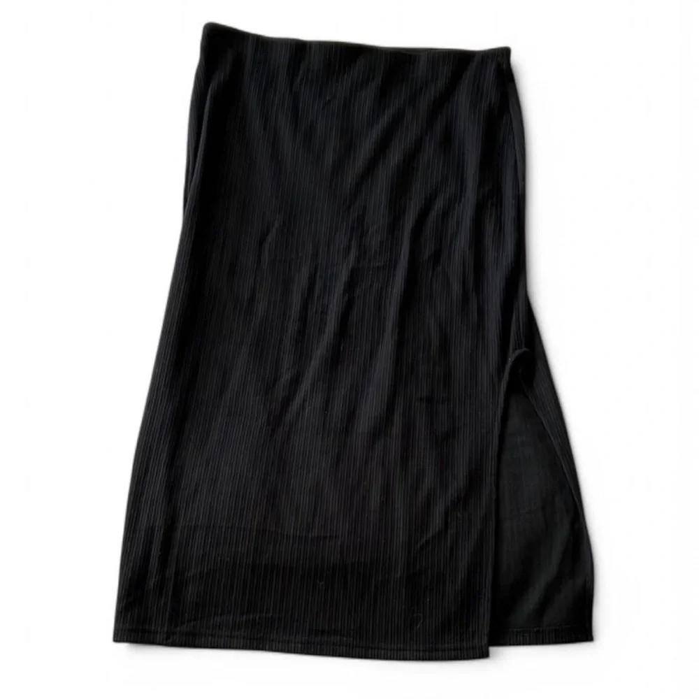 Two Piece Long Sleeve Crop Top and Skirt Set - Picture 4 of 6